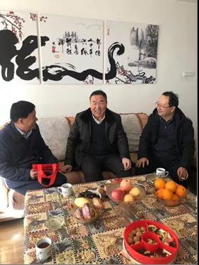 敦煌種業(yè)領導看望慰問公司老干部、老黨員及困難黨員職工