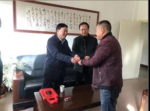 敦煌種業(yè)領導看望慰問公司老干部、老黨員及困難黨員職工